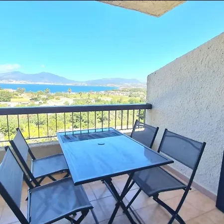 Lovely With Pool And Sea View